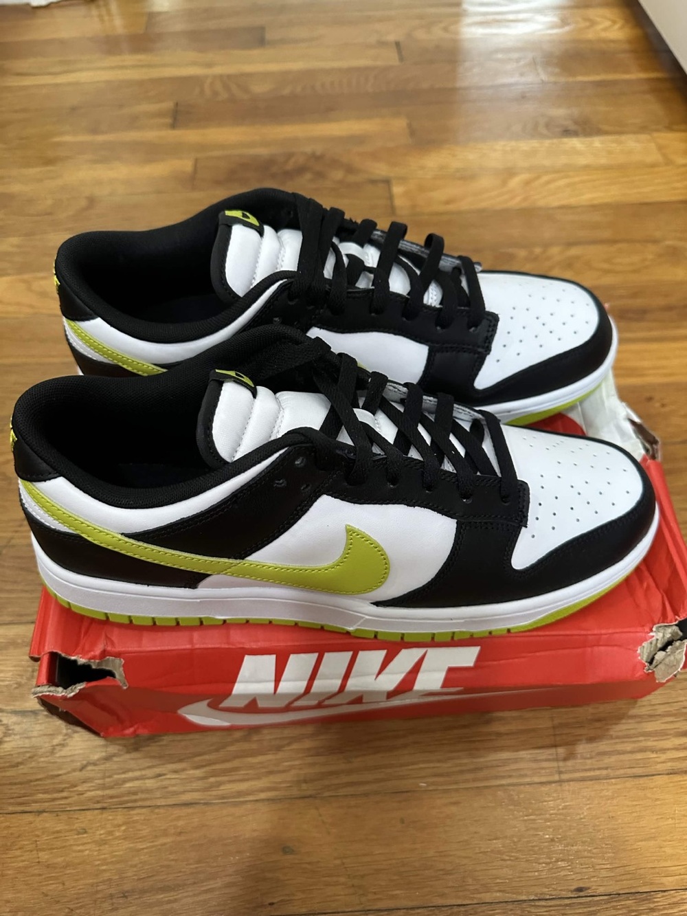 *Slightly Used* Nike Dunk Low Men White Green (DV0833-110) Size 12